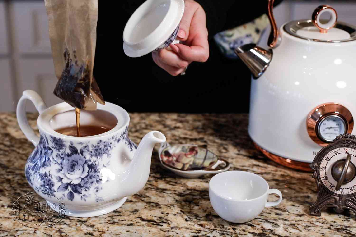 How to Steep Tea - Lift Tea and Let Water Drain at Steep Time How to Steep Tea - Lift Tea and Let Water Drain at Steep Time