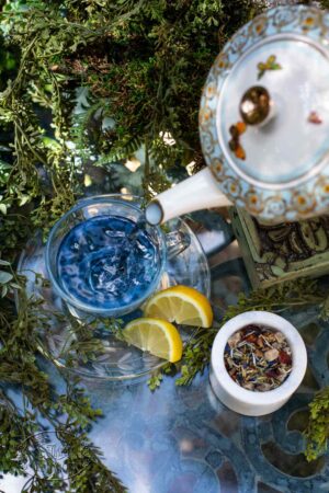 OnlineTeaShopTeaCaffeineFreeHerbalTeaIngidoLagoonVignettePouring